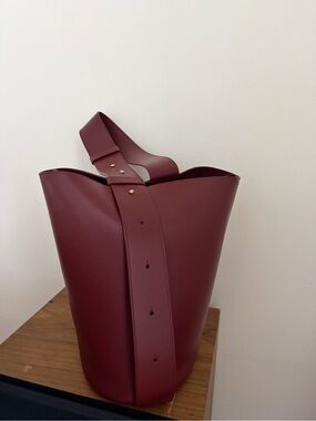 LIE STUDIO Norma Tote in Burgundy Leather